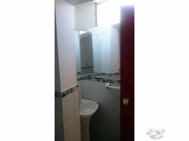 se alquilan cuartos habitaciones amobladas centro de chepen — foto 4