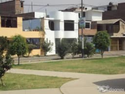 Se Vende Casa en Los Olivos a espanda de la avenida universitaria $190,000