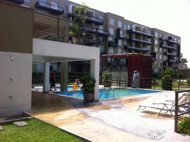 ZONA AMERICANA, CERCA CROMOS, COLEGIOS, UNIVERSIDADES — foto 2