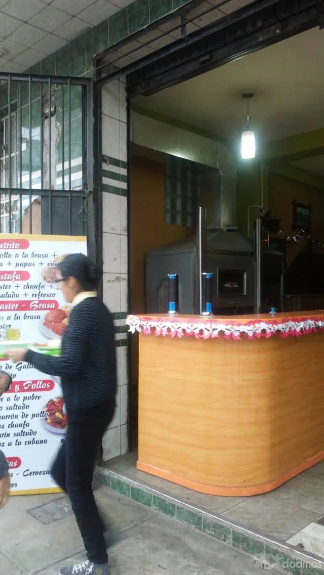 se traspasa restaurant polleria — foto 4