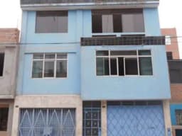 VENDO CASA DE 3 PISOS EN SANTA LUZMILA - COMAS