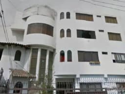 EDIFICIO EN ESQUINA DE 4 PISOS
