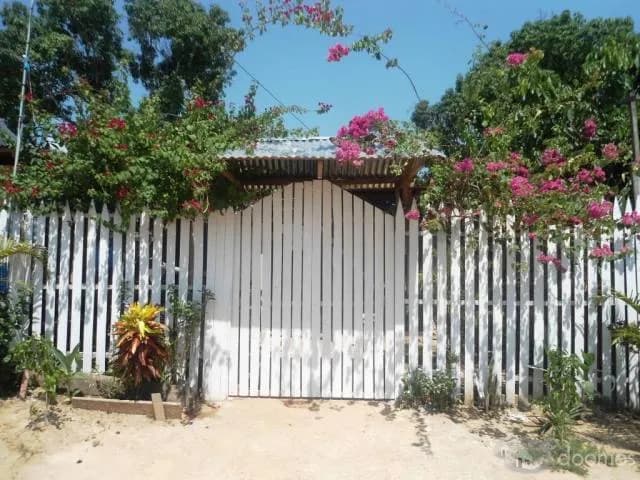 VENDO 2 TERRENOS CON CASA DE MADERA PISO MAYOLICA — foto 1