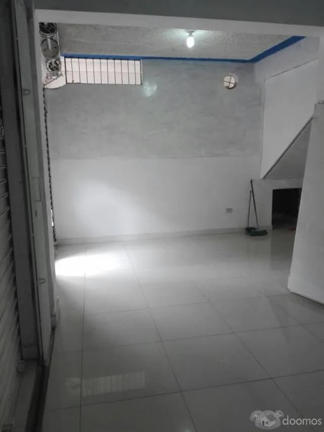 Casa 4 pisos con 2 tiendas zona comercial Sicuani — foto 3