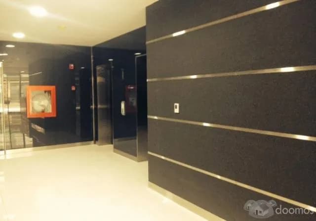 Amplia oficina de estreno con modernas áreas comunes, kitchenette. — foto 2