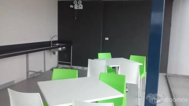 Amplia oficina de estreno con modernas áreas comunes, kitchenette. — foto 8
