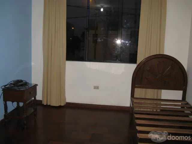 ALQUILO HABITACION CON BAÑO INDEPENDIENTE SOLO PARA DAMAS — foto 1