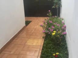 IMPERDIBLE  BUENA UBICACIÓN  Y  PRECIO VENDO CASA DE 120m2 CON AIRES EN COMAS.