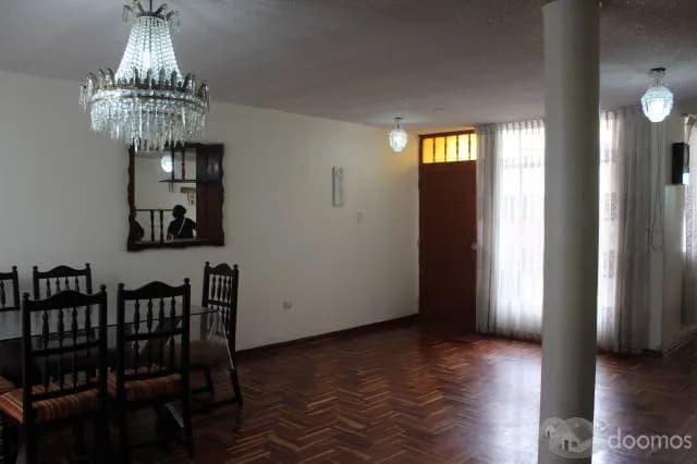 VENDO LINDA CASA DE TRES PISOS — foto 2