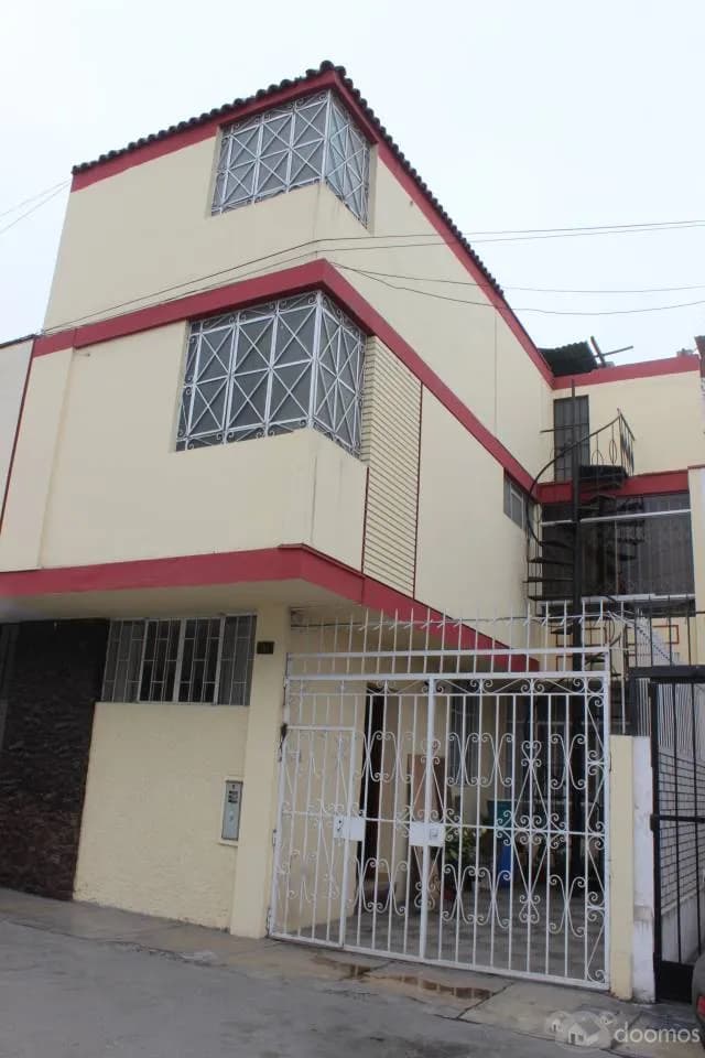 VENDO LINDA CASA DE TRES PISOS — foto 5