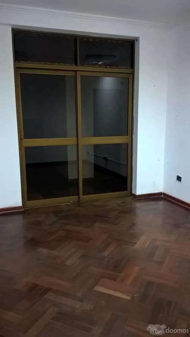 Alquiler de oficina Surco 200 m2 a 1550 Dólares — foto 1