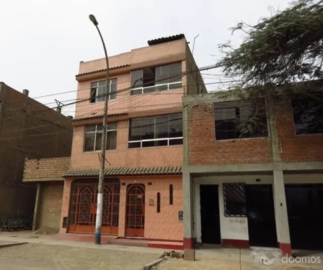 Oportunidad! Vendo Casa con 3 Pisos + Aires + Cochera — foto 1