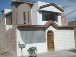 EN VENTA CASA DE 2 PLANTAS, URBANIZACION MONTE VERDE