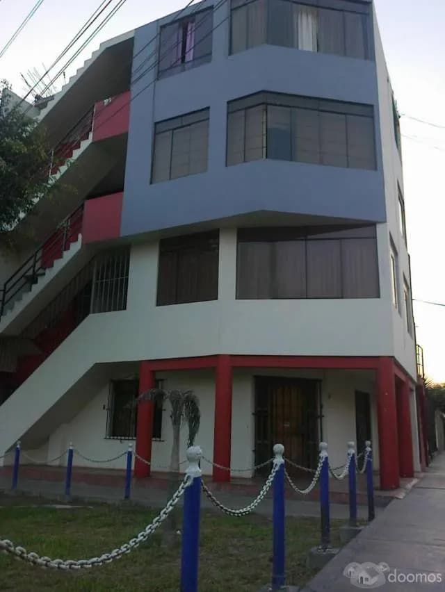 VEND0 PRIMER PISO A DOS CUADRAS DE LA ESTACION MATELLINI — foto 1