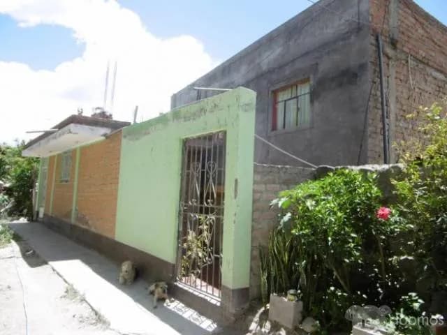 VENDO CASA DE 2 PISOS Y UN MINI DEPARTAMENTO — foto 1