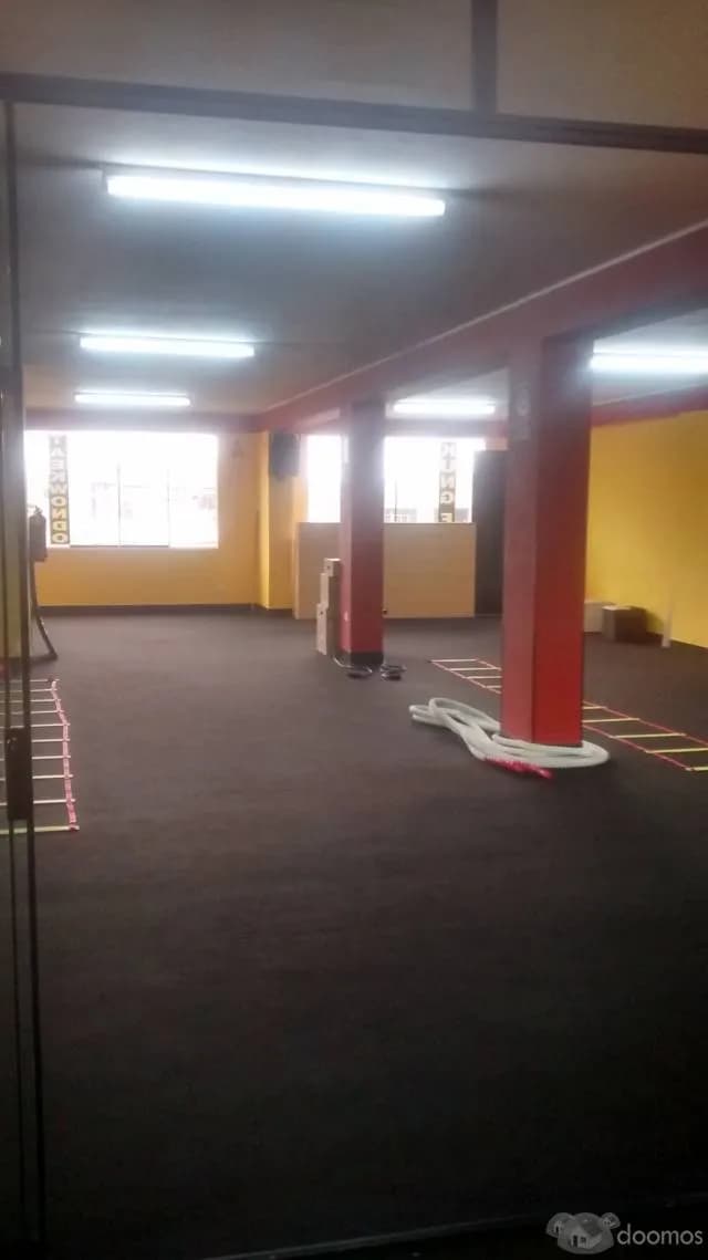 ALQUILO LOCAL COMERCIAL 4to. PISO AV. GRAN CHIMU — foto 2