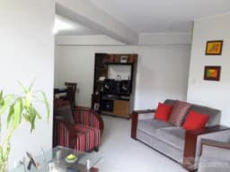 DEPARTAMENTO EN ALQUILER DE 2 COCHERA, TERRAZA, PATIO Y EXCELENTE UBICACIÓN