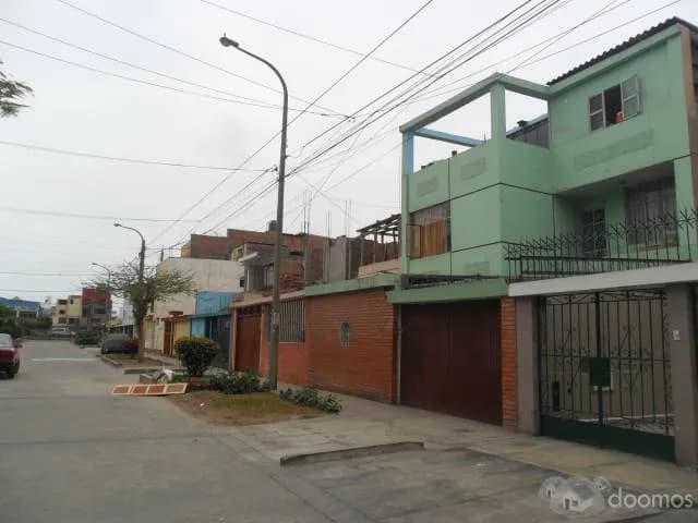 VENTA CASA DE TRES PISOS EN CERCADO DE LIMA, URB. LOS PINOS — foto 2