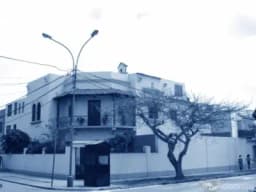 Se vende casa-local como terreno