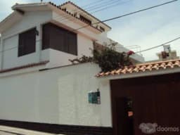 VENDO HERMOSA CASA EN YANAHUARA, EXCELENTE UBICACION.
