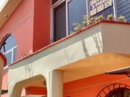 Propietario Vende Preciosa Casa de 200mt 3 Pisos, en Surco.