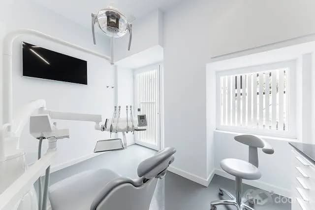 Comparto Consultorio dental equipado — foto 1