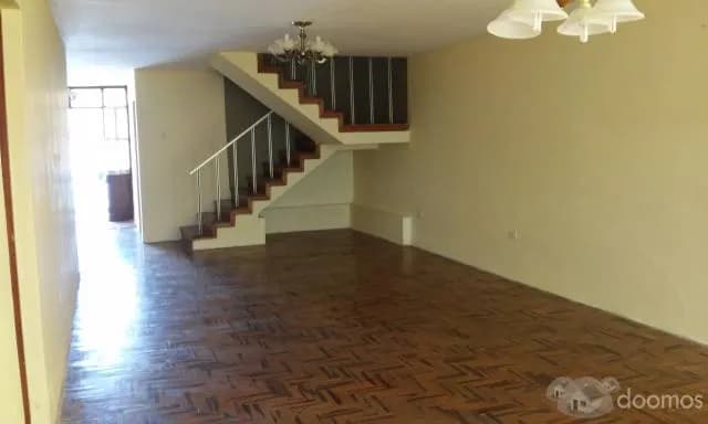 VENDEMOS CASA EN CALLE ANCON - URB. SANTA VICTORIA. — foto 2