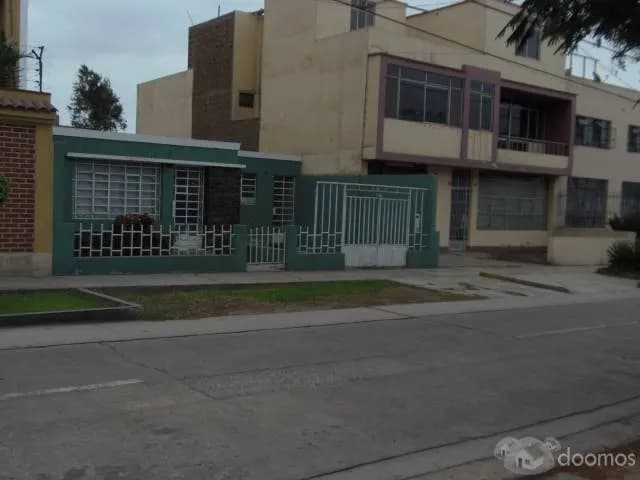 SE VENDE CASA RESIDENCIAL EN PUEBLO LIBRE — foto 2