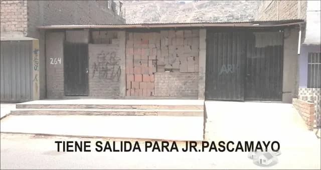 VENDO CASA CON AMPLIO PATIO  PARA COLEGIOS V.M.T — foto 1