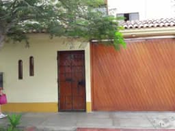 VENTA DE CASA POR VIAJE 2 PISOS BUEN PRECIO EN URBANIZACION