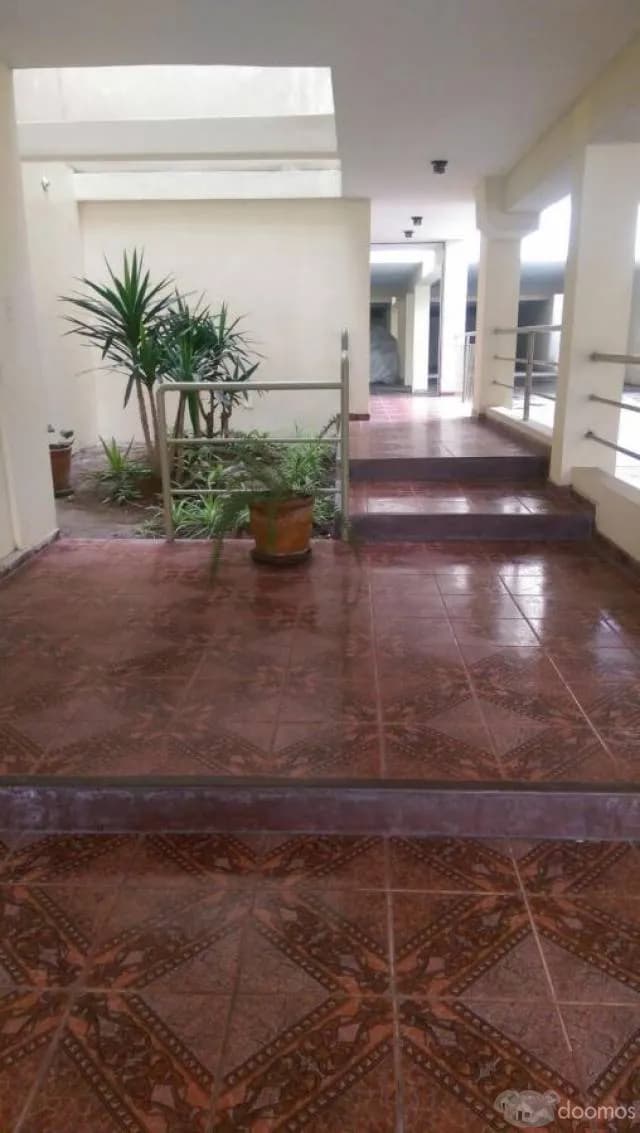 Flat de excelente distribucion en limite de Barranco y Miraflores — foto 2