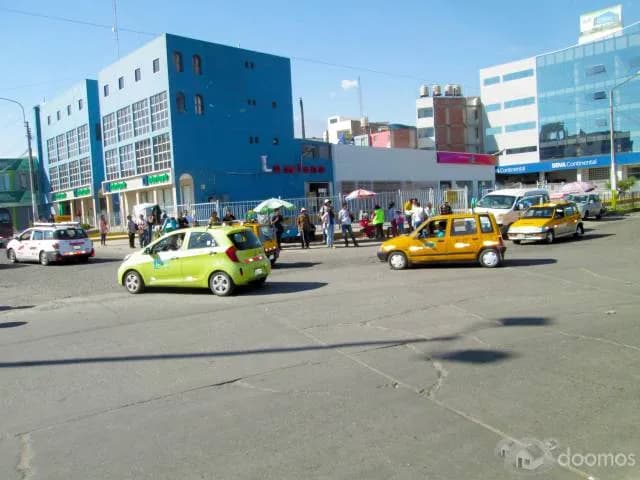 LOCAL COMERCIAL OVALO AVELINO CACERES — foto 1