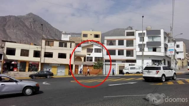 Alquilo casa 3 pisos + azotea - 250m2 terreno y 600 m2 construida — foto 1