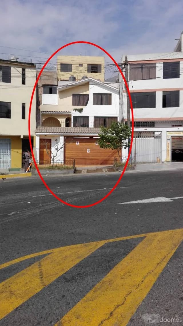 Alquilo casa 3 pisos + azotea - 250m2 terreno y 600 m2 construida — foto 3
