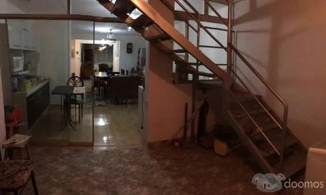 Alquilo casa 3 pisos precio a tratar solo empresas — foto 4