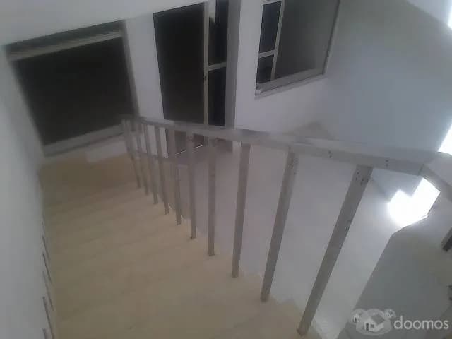 Alquilo casa 3 pisos precio a tratar solo empresas — foto 5
