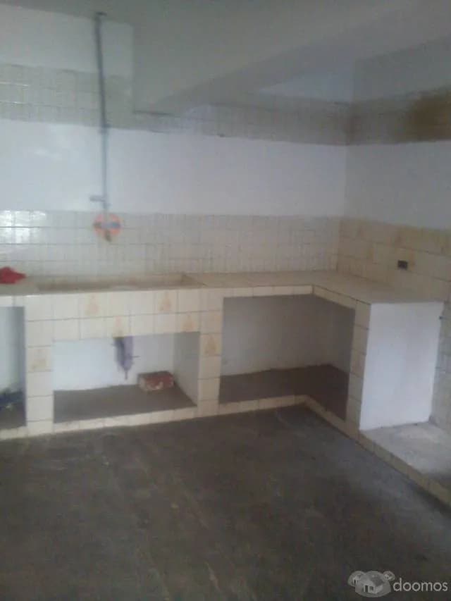 Remato casa de un piso a 4cdras. de metro de belaunde — foto 4