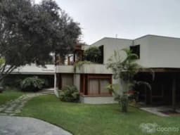 preciosa casa en casuarinas baja