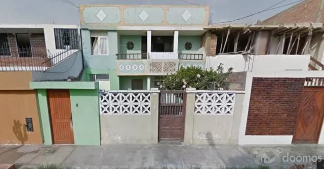 Vendo Casa de 2 pisos ( como casa o terreno ) — foto 1
