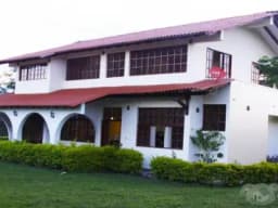 CASA AMPLIA Y HERMOSA EN TARAPOTO