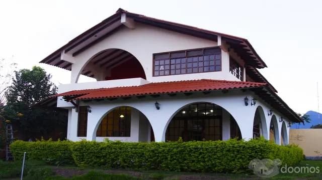 CASA AMPLIA Y HERMOSA EN TARAPOTO — foto 2