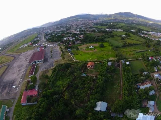 CASA AMPLIA Y HERMOSA EN TARAPOTO — foto 8