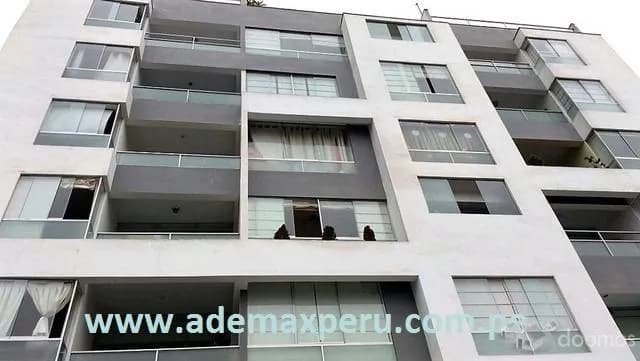 VENDO DEPARTAMENTO TRIPEX EN MIRAFLORES CERCA A PARQUES — foto 1