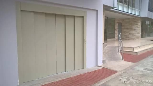 ALQUILO OFICINAS IMPLEMENTADAS DE ESTRENO 330 m2 A $5500 EN MIRAFLORES — foto 2