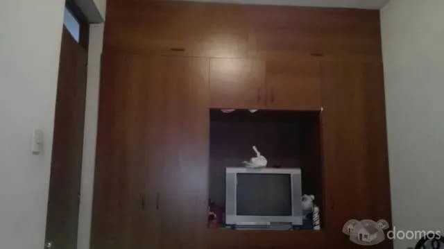 SE VENDE AMPLIA Y CÓMODA CASA FRENTE A PARQUE — foto 1