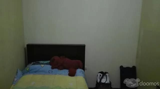 SE VENDE AMPLIA Y CÓMODA CASA FRENTE A PARQUE — foto 3