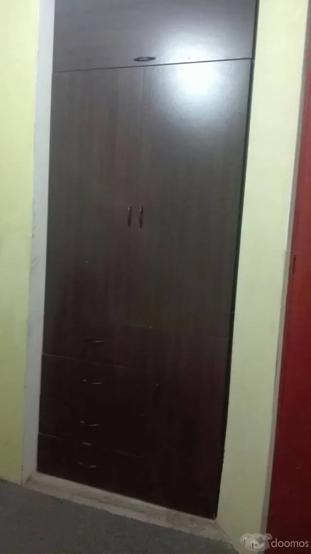 SE VENDE AMPLIA Y CÓMODA CASA FRENTE A PARQUE — foto 5