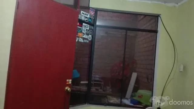 SE VENDE AMPLIA Y CÓMODA CASA FRENTE A PARQUE — foto 7