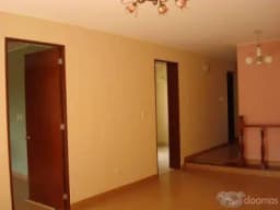 PRECIOSA CASA EN VENTA O ALQUILER DE 6 DORMITORIOS EN CLUB LOS GIRASOLES DE HUAMPANI – CHACLACAYO.