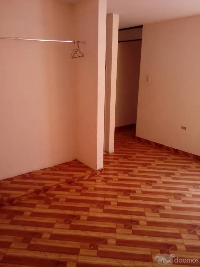 Depa_75m_2baño_2cuartos_cocina_sala_San_Martin_Porres_650sol — foto 4